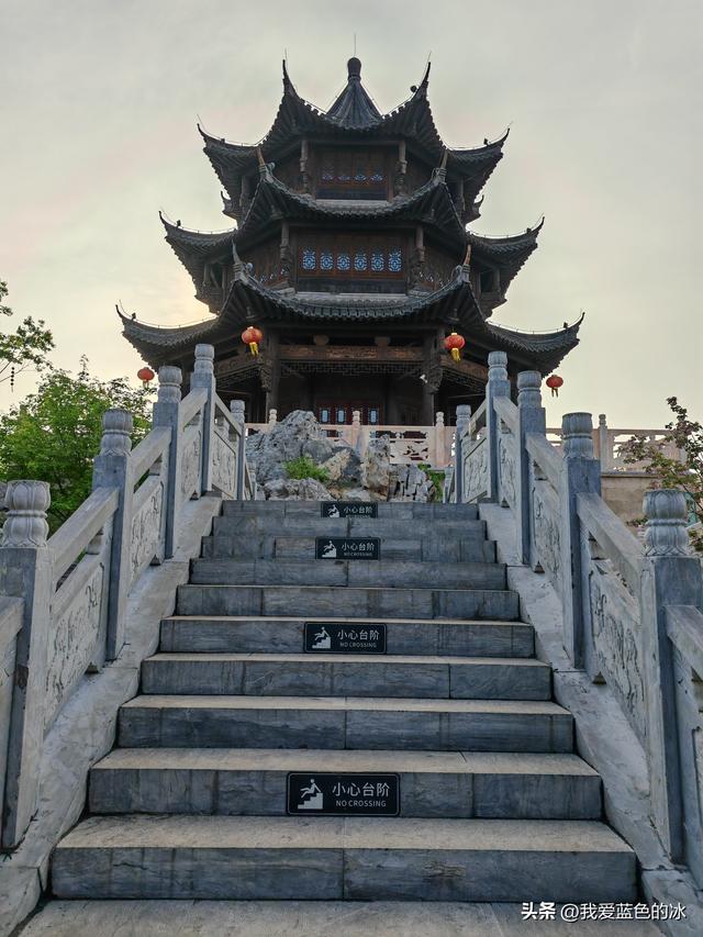 闲逛菏泽市老城曹州。这里的慎思园成了婚纱照的网红天堂了