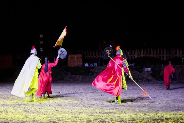 泰安泰山石敢当景区，夜色下精彩无限，来一场沉浸式神话解读之旅