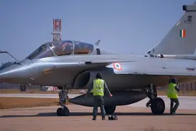 怪不得特朗普先去中东！歼10C击落阵风，沙特乐了，塞尔维亚后悔图片