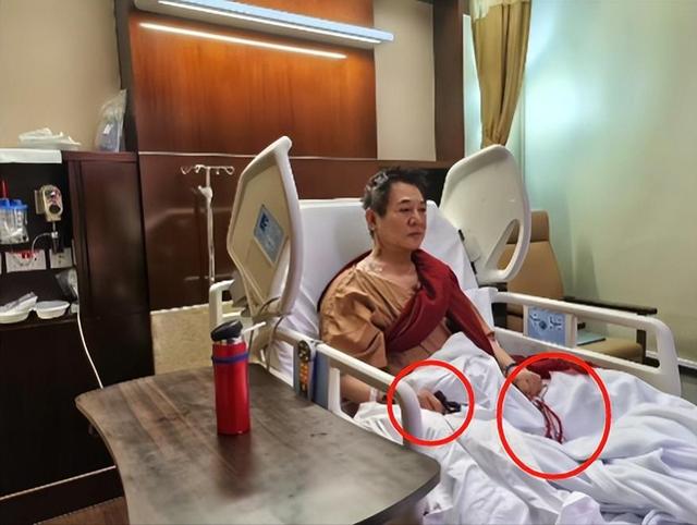 62岁李连杰已向利智交代后事：一切从简，不用立碑！病床照好憔悴