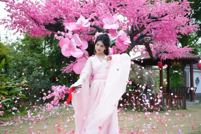 4月4日，莲花花神邂逅赛博机器人，邀您玩转观音山花朝节