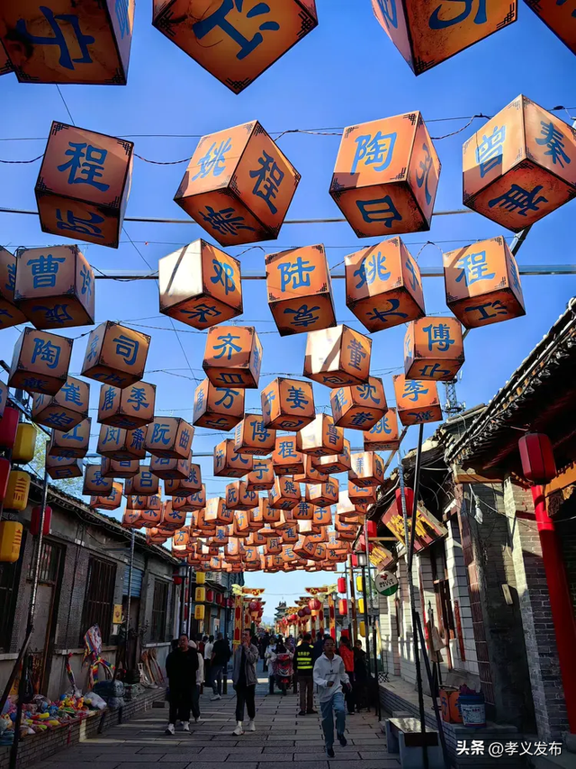 在孝义老城邂逅灿烂春光