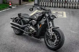 国产四缸运动大巡航-闪600，优雅永不过时图片