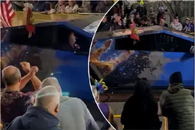 马斯克暴力裁员惹众怒：CyberTruck狂欢节被砸，特斯拉成美国全民公敌！车主们想与全球首富彻底划清界限图片