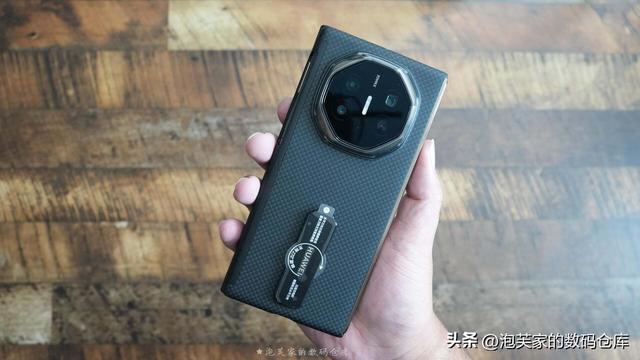 非凡价格 非凡体验 华为Mate XT体验 2万块和Z Fold6打的有来有回