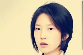 姜萍决赛后，一张手捏蛤蟆的照片跟着火了，网友起名轻松拿捏！图片