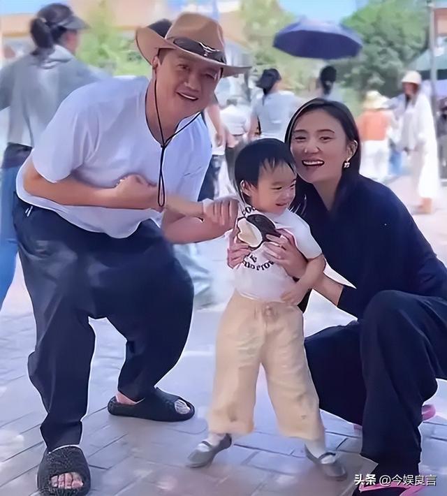 李亚鹏官宣离婚不到24小时，令人恶心的一幕发生了，汪峰也遭殃