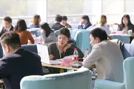 “保研成功了，再去考公务员”，利己主义者的算盘，打的真响图片