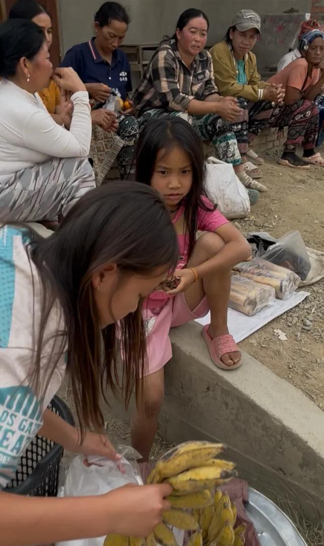 老挝的厕所天下无敌，老挝的菜市场好哇塞，老挝的学校触目惊心