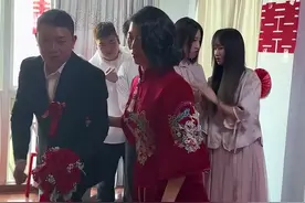 贵州婚礼现场惊现霸道小舅子，新娘霸气回怼：我是你姐，不是你妈图片