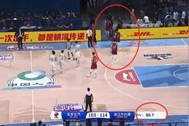 北京遭逆转心态崩了，不握手退场被许利民叫回，孙总大秋举动暖心图片