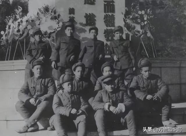 1962年，刘思齐和杨茂之新婚后	，去探望毛主席，珍贵合影留存