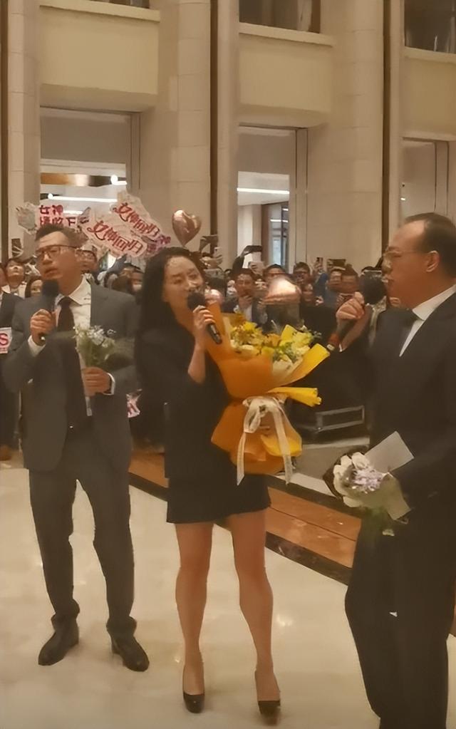 官媒发文，53岁孟晚舟再破天花板，让任正非和整个商界刮目相看