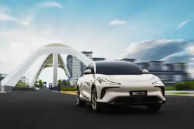 最强6系，智己LS6有800V平台背书，能坐实卷王天花板位置？图片