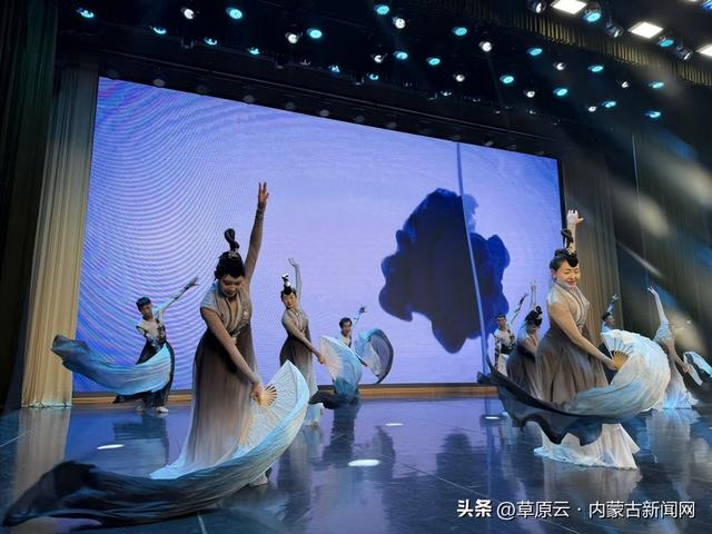 “北疆文化神州行”乌兰牧骑全国巡演60周年纪念演出｜乌海乌兰牧骑银川站圆满落幕，第二站兰州见！