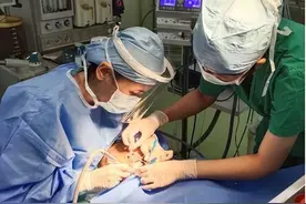 14岁脑瘫少女23颗牙齿损坏，医生6小时成功治愈图片