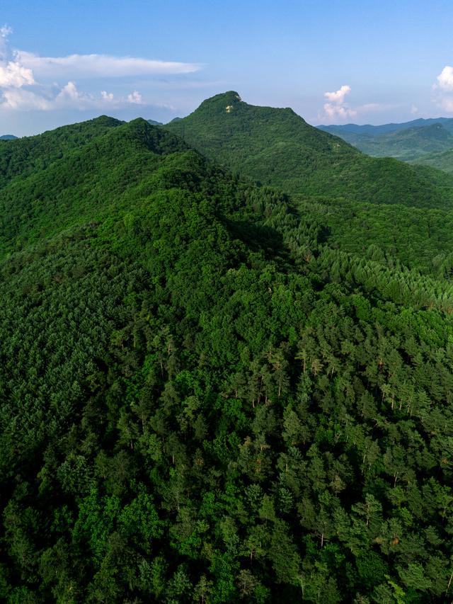 吉林通化溶洞：9℃地心漂流与200米滑草追风记