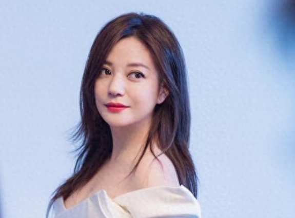 突传3个坏消息才仨月，赵薇近况曝光，一点不意外，黄晓明说得对