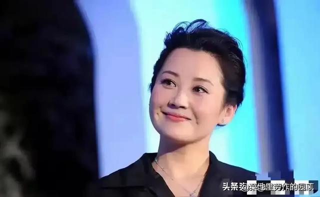 关之琳老了，林青霞老了，陈红也老了，唯有56岁的她看起来像36岁