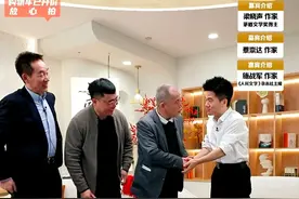 董宇辉被集体催婚，导播迅速切屏，匆匆收尾的一幕尴尬又真实！图片