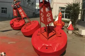 水面拦船警示浮标图片