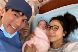 张婉婷二胎“卸货”顺产一子，宋宁峰全程贴心伺候，全家福首曝光图片