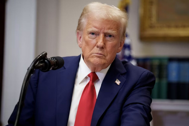 泽连斯基内外承压，特朗普推和平进程遭俄罗斯强硬对峙！