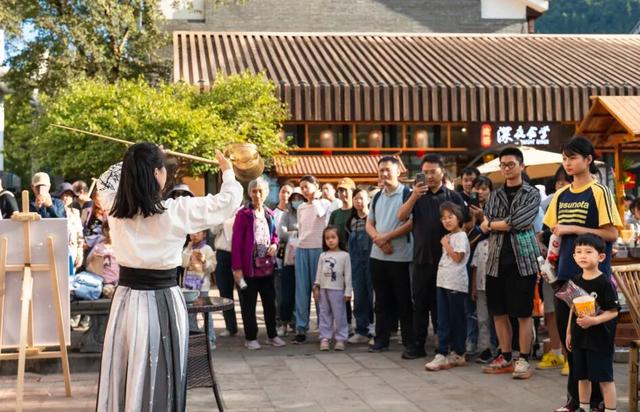 齐云逍遥街开街在即！门票及逍遥券（代金券）将同步解锁！| 皖美秋日丨有一种团圆在徽州
