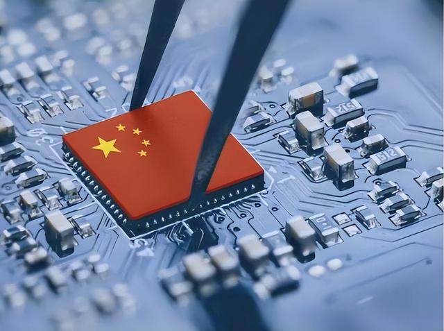 36万亿债务压垮美国!2025世界乱成一锅粥,中国却默默赢了三场硬仗