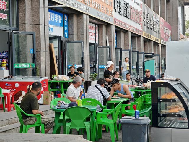 新疆兵团四师六十二团这家酒店“带起”服务中亚司机商圈