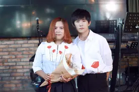 大儿子百亿影帝，小儿子破世界纪录，易烊千玺的妈妈有多厉害？图片