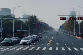 高德地图导航是怎样知道“红绿灯”时间的？图片