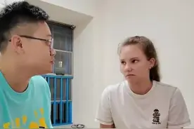 云飞和热尼娅:爸爸要钱帮助继母，云飞态度明确，网友:救急不救穷图片