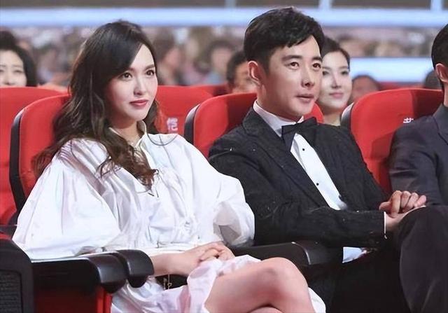 婚变传闻后	，罗晋携任素汐与母亲去祈福，撕碎了唐嫣最后一丝体面