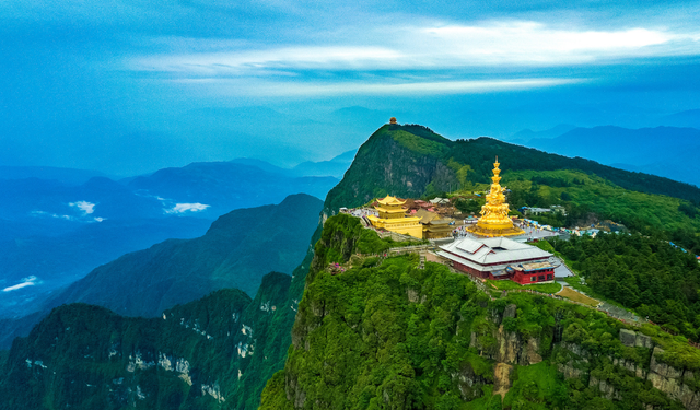 奇了怪了！峨眉山的香火，怎么就烧成了游客的“香火钱”？