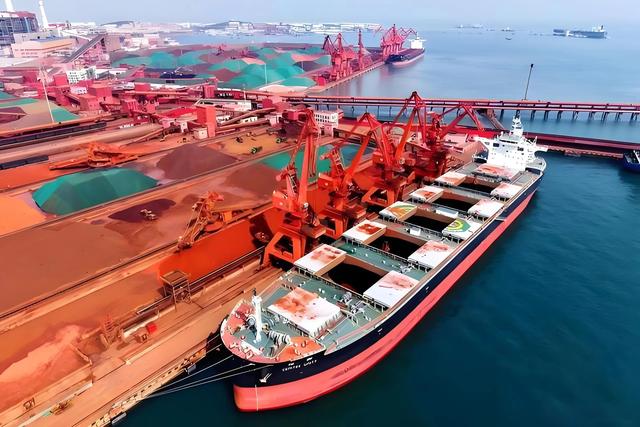 中国稀土新规反手封喉，川普‘牛毛论’当场翻车	，新疆成最大王牌