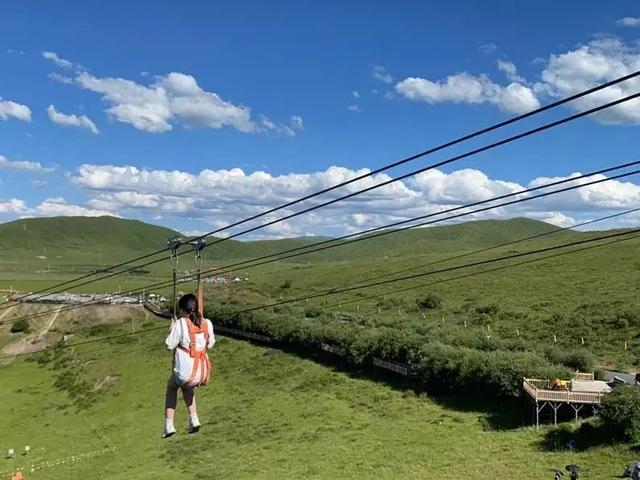 夏日碧色已无涯，一键开启月亮湾草原之旅！
