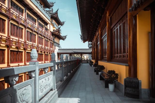 古寺钟声常入耳，下联该如何对？千年智慧治愈现代人焦虑