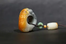 家有三色玉，胜藏万担粮！和田玉颜色越多越值钱？图片