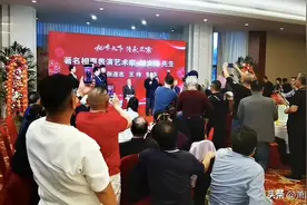 84岁“小怪物”昨喜收新徒 现场发生了什么 连主持人李金斗都蒙圈了图片