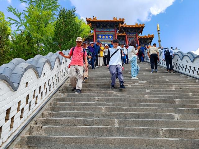 山西旅游：四大佛教名山之一五台山行（图）