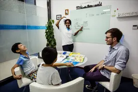 小学英语那么难学吗？班里40个孩子，超过一半都在外面报了班图片