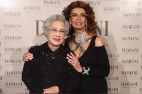 秦怡的“东方骨”有多出众？看她和国外神颜美女合影，你就懂了！图片