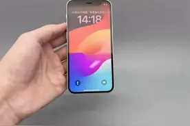 666元iPhone12mini手机“大男人”拿在手里是不是感觉太“娘”了图片