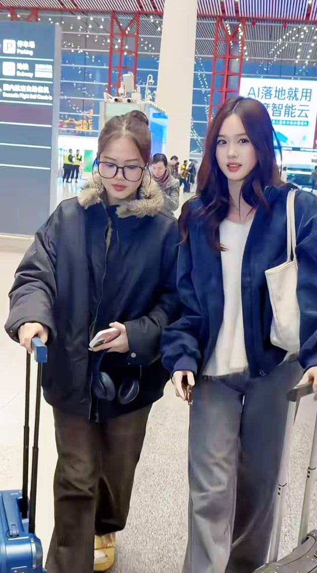 钟丽缇女儿才15岁就美成这样	，本人比网上还好看，脸超级小又精致