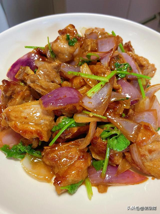 越吃眼睛越亮的菜，隔天吃一次，养肝护眼润脾胃	，老少皆宜！