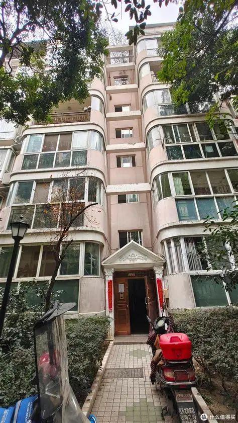 为什么很多人在偷偷收购“步梯房”？内行说出实情，被一语点醒了