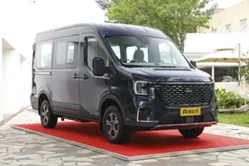 新车 | 售价17.38万元 福特全顺T8多功能版上市 7座侧滑门/2.0T柴油机图片