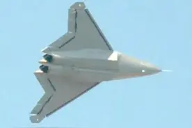 歼-10CE买！歼-35买！歼-50买！没钱咋办？巴铁网友回答真不一般图片