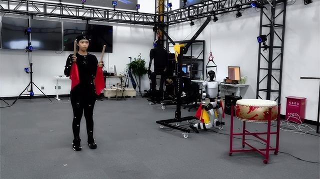FZMotion助力G1“驰稳”战队出征2025世界人形机器人运动会